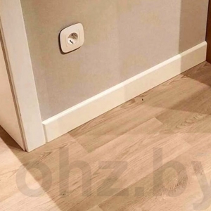 Плинтус M0901 в интерьере - примыкание к наличнику