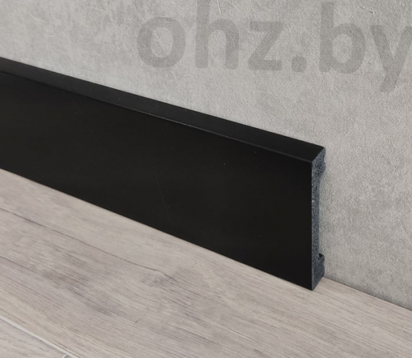 Плинтус с финишным покрытием 6,5 см черный матовый